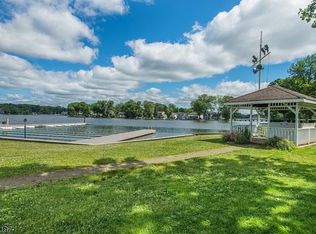 27 Longview Trl E, Denville, NJ