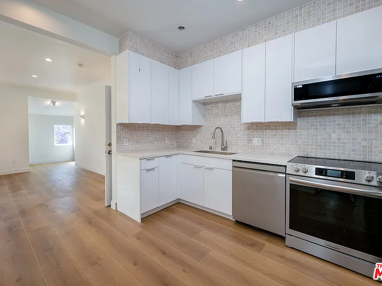 1450 S Holt Ave — Photo 6