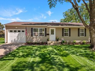 37 Ridge Ln, Geneva, IL 60134
