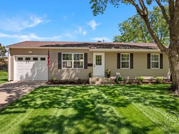 37 Ridge Ln, Geneva, IL 60134