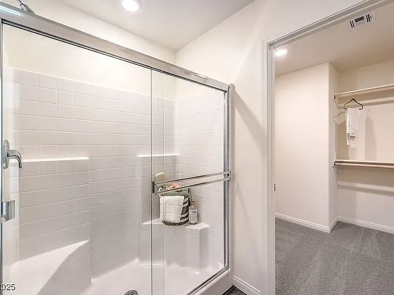 onsuite to master bedroom