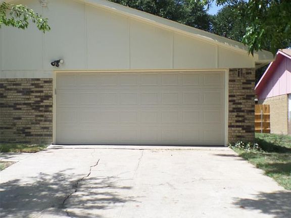 2nd image of 6928 Nandina Dr