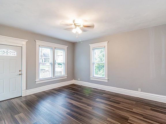 5th image of 215 E Spring St