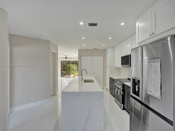 5th image of 180 NE 17th Ct APT 906