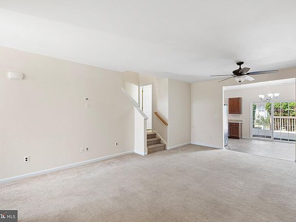 5th image of 395 Wilmore Dr