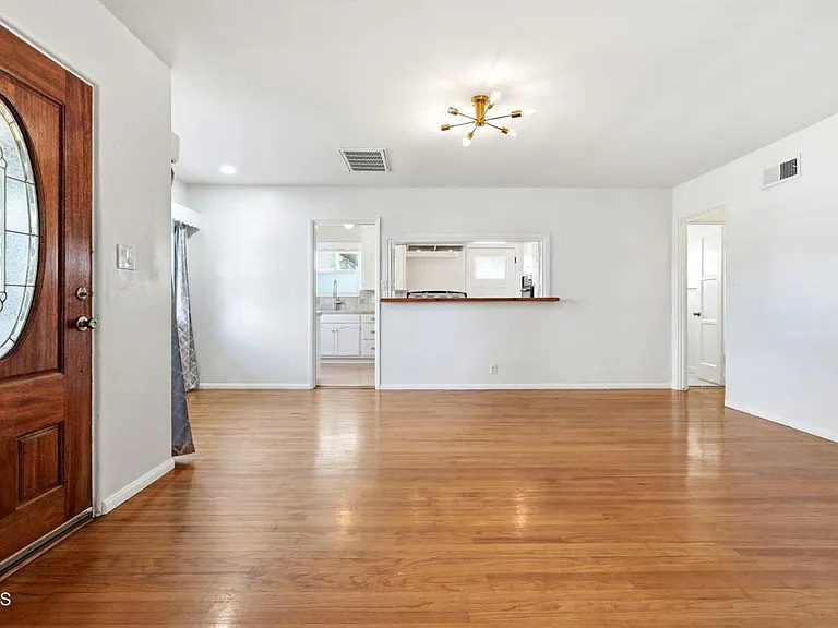 3153 Orange Ave — Photo 4