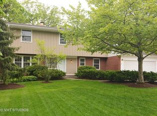 721 Colwyn Ter, Deerfield, IL 60015