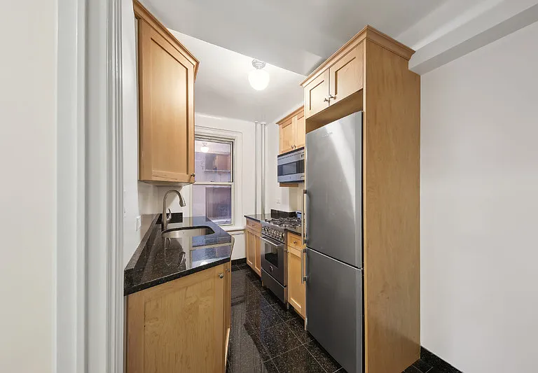25 E 10th St #10F — Photo 6
