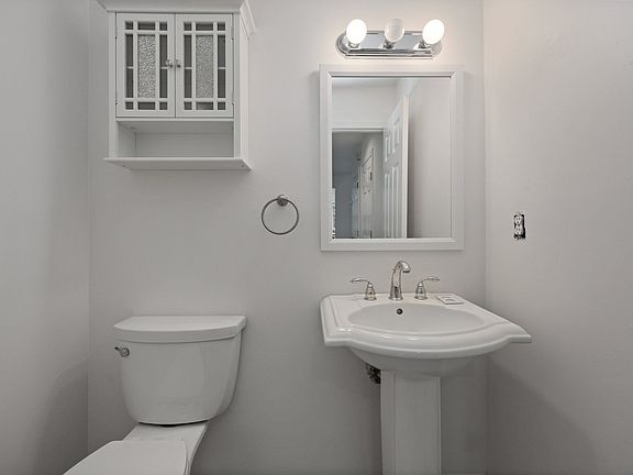 3rd image of 19 Larissa Ln #19LARISSA
