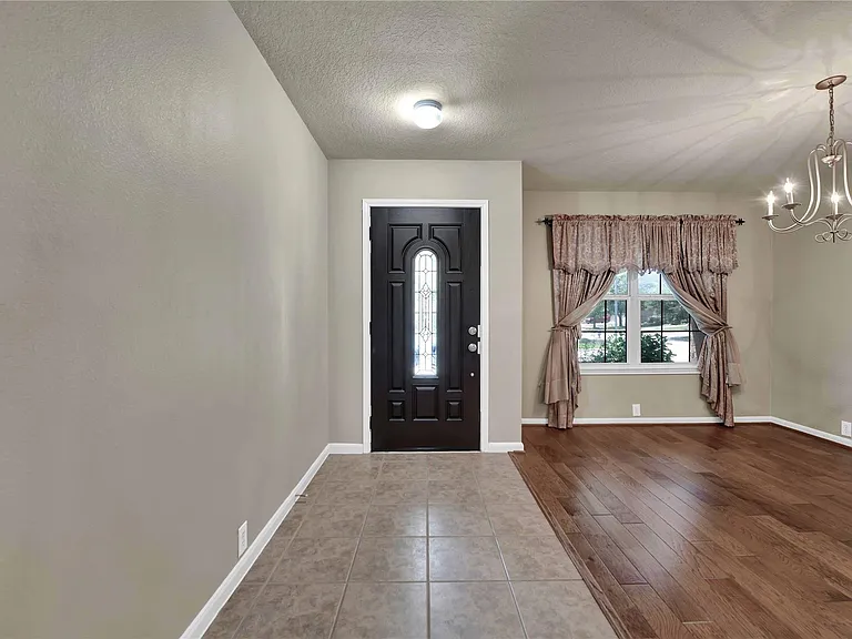2706 Woodspring Forest Dr — Photo 3