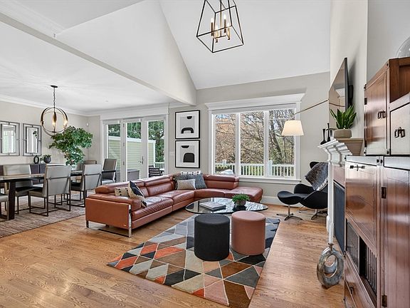 5th image of 25 Crenshaw Ln #15-2