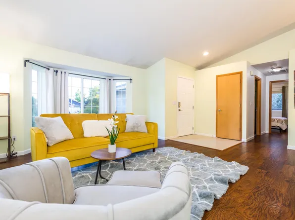 8493 NE Windstone St, Hillsboro, OR 97006