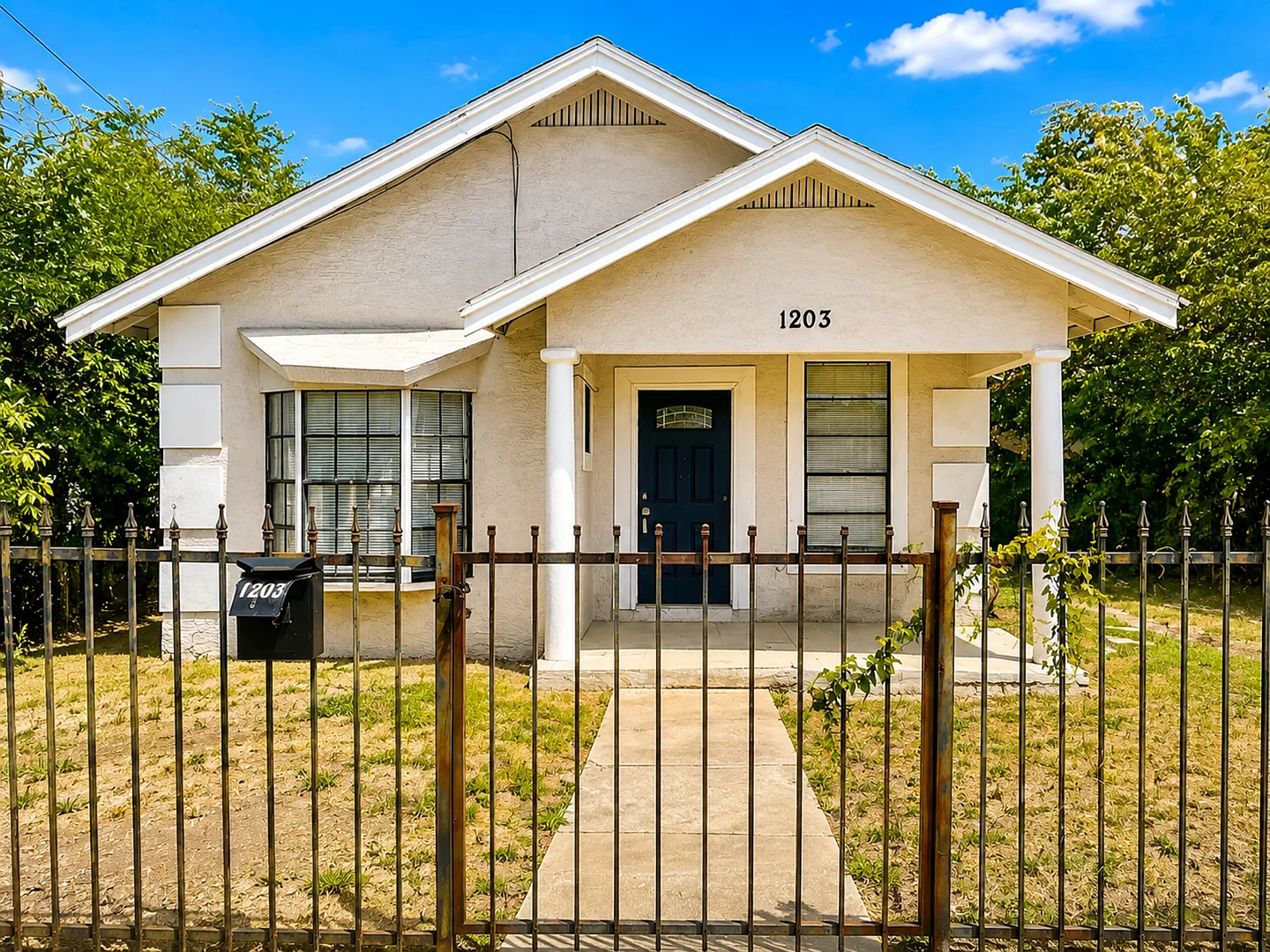 1203 Lamar, San Antonio, TX 78202 | Home for Rent 78202 — Photo 1