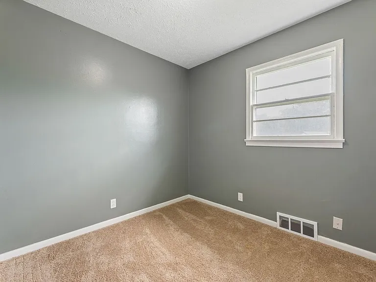 4655 Curtis Ave — Photo 15