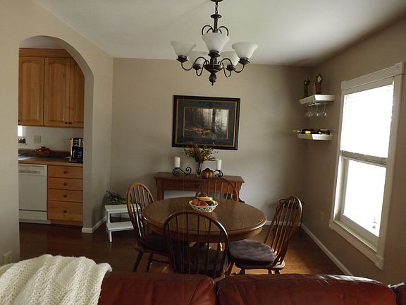 3rd image of 1067 Arapaho Dr