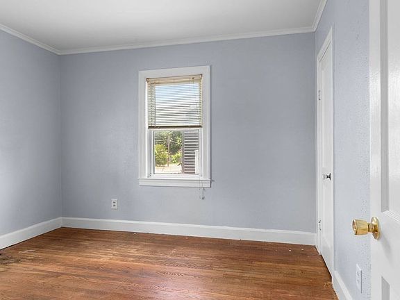 5th image of 40 Sycamore St