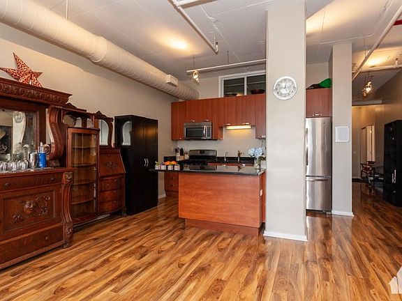 5th image of 212 E Cullerton St APT 901