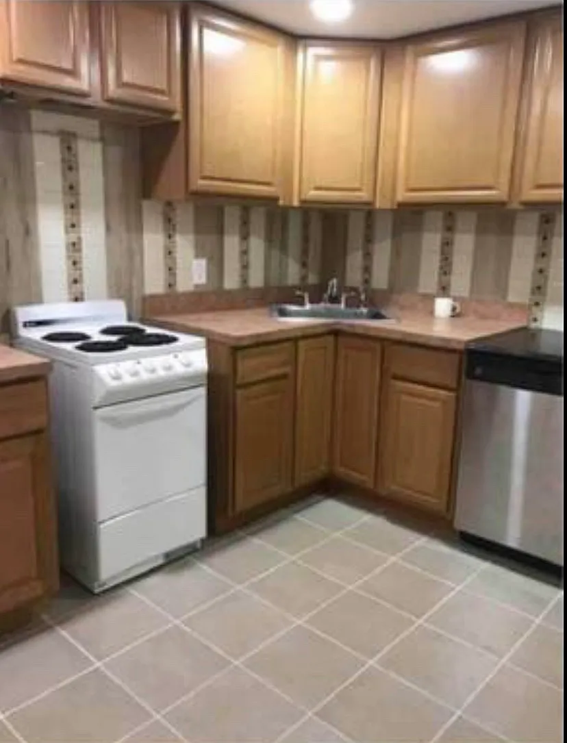Studio, 600 sqft, $1,600 — Photo 3