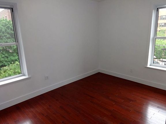 3rd image of 4335 42nd St APT 4D