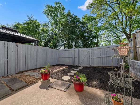 125 Pebble Ct, Bowling Green, KY 42101
