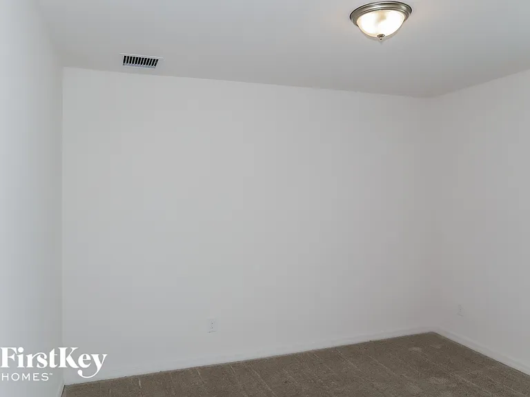 4999 Royal Point Ave — Photo 10