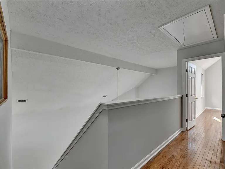 1112 Ashbury Dr — Photo 32