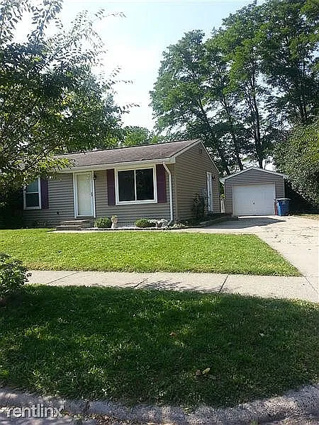 2168 Hemlock Dr photo 1