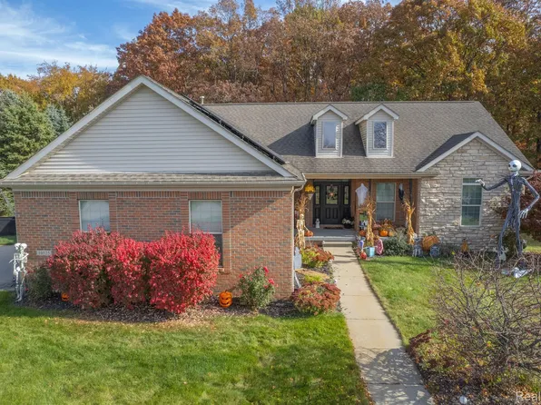 10525 Pine Tree Ln, Goodrich, MI 48438