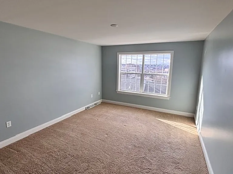 785 Oak Leaf Ln — Photo 8
