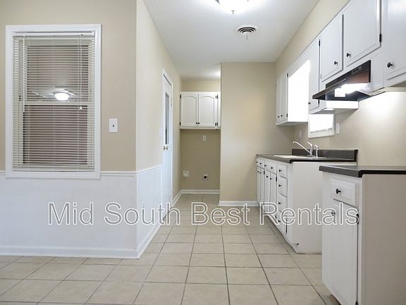 3rd image of 4878 Foxhall Dr