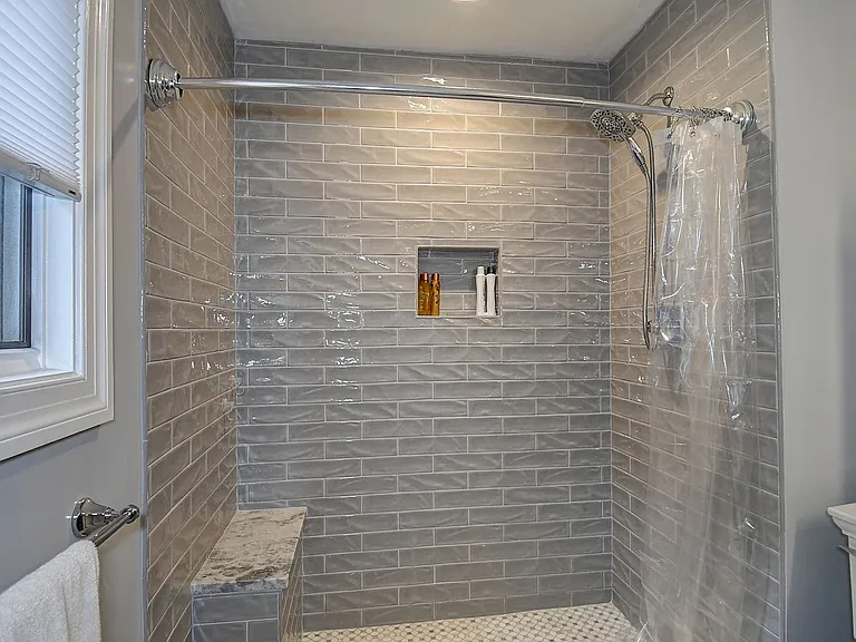 1301 Llewellyn Ave — Photo 16