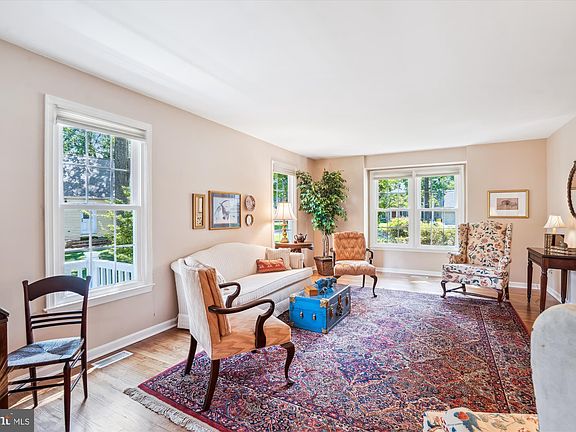 4th image of 474 Edinburgh Ct