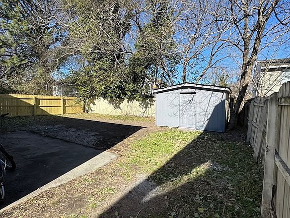 3rd image of 1416 W 40th St