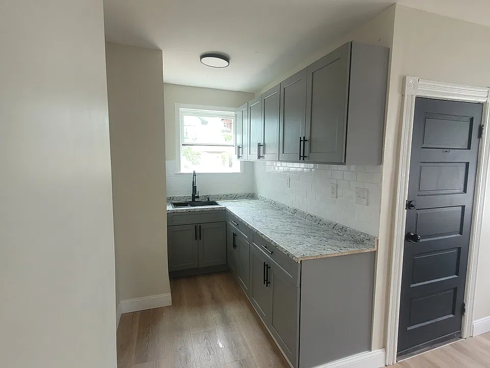10 Molter St #1