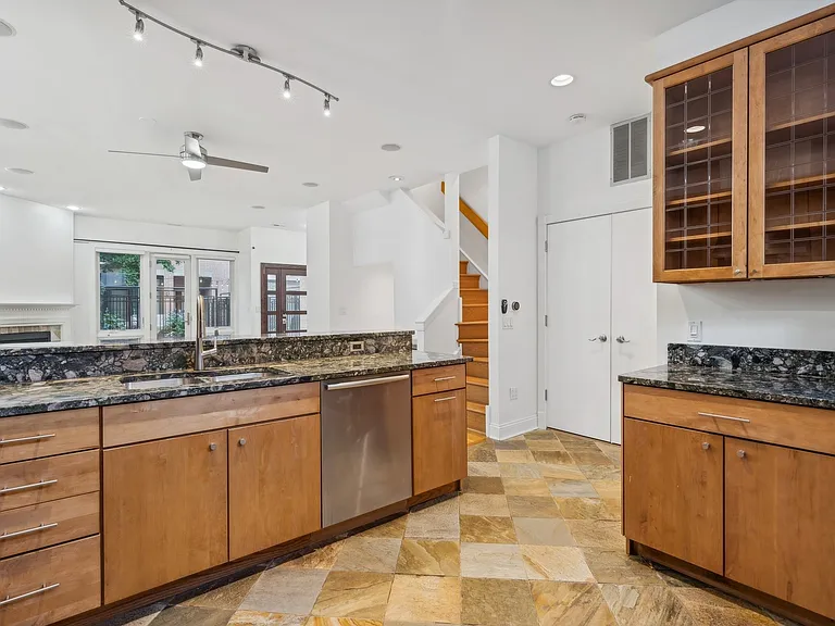 2910 N Commonwealth Ave #3 — Photo 10