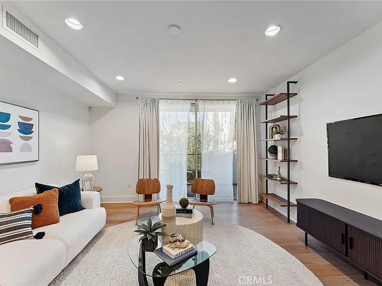 118 N Kings Rd #201 — Photo 11