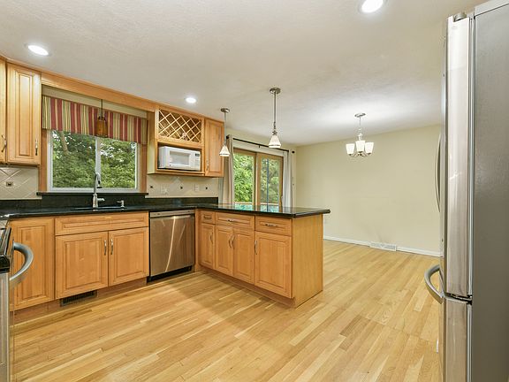 3rd image of 120 Edinboro St #120