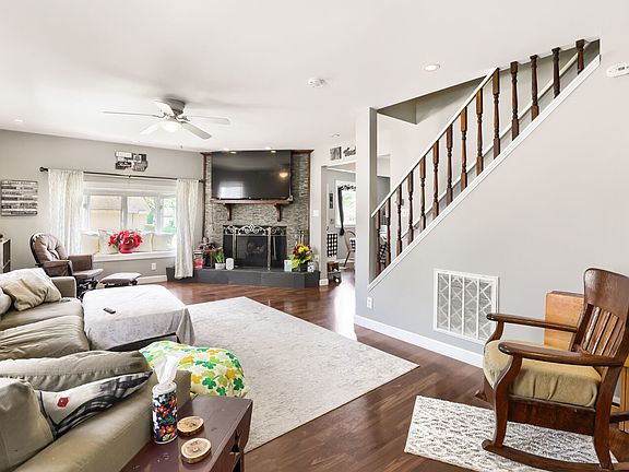 4th image of 225 N May St
