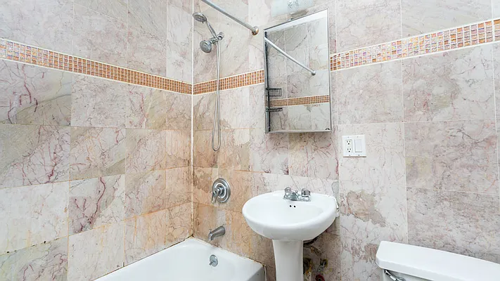 Rented by Nooklyn NYC LLC | media 7