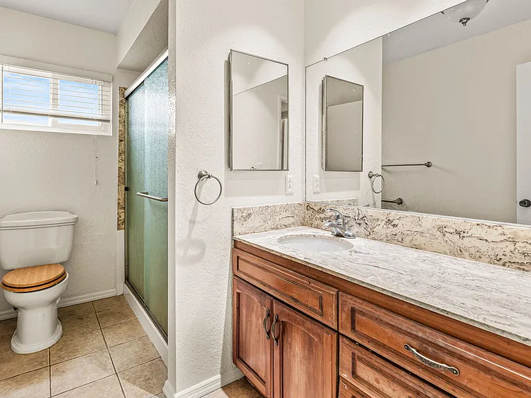 8766 Glenira Ave — Photo 18