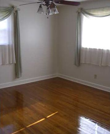 3rd image of 10 Myrtlewood Dr