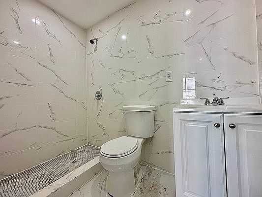 5th image of 2832 W 15th St #1A