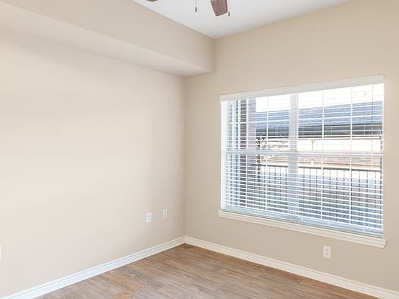 5th image of 1701 Towne Crossing Blvd #236