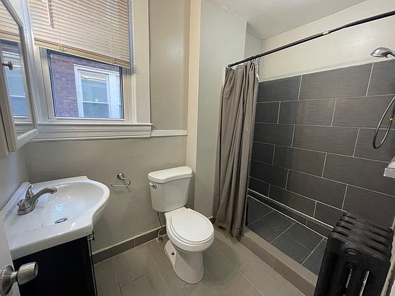5th image of 727 Hazelwood St APT 1
