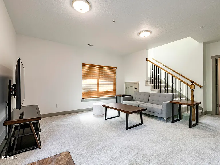 1490 W Alpine Ave — Photo 29