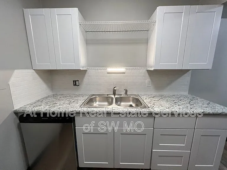 1242 E Cherry St #304 — Photo 6