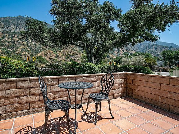 3rd image of 2225 N Altadena Dr