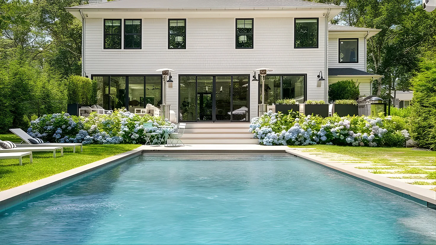 Sleek Designed and Decorated in Hampton's Style — Photo 4