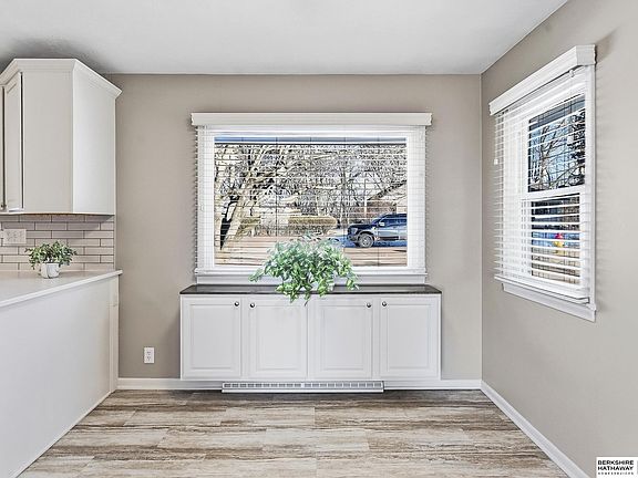 3rd image of 1010 Bellevue Blvd S