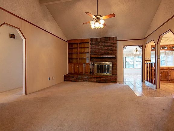 5th image of 2404 Leonard Ct
